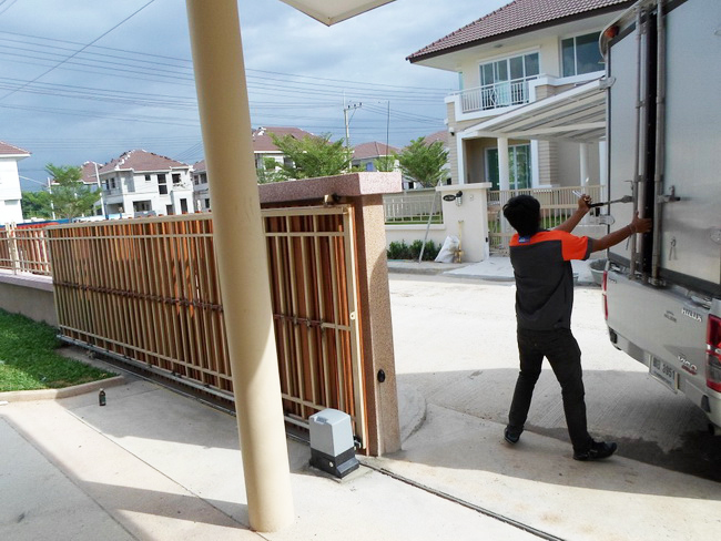 บริษัท แด็ด ออโต้ดอร์ จำกัด ติดตั้งประตูรีโมท